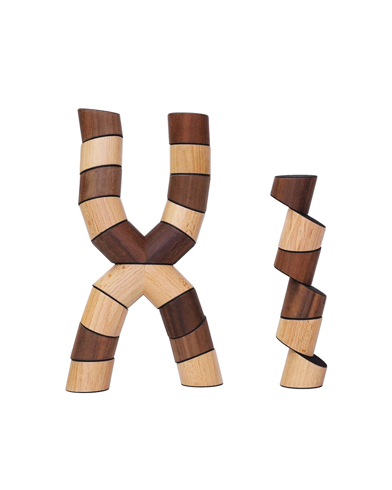 Wooden blocks in two different varieties, one beech and one walnut, stacked on top of each other to for the letter H and the letter I.