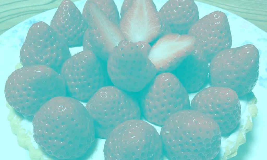 Baffling Photo of Strawberries Contains No Red Pixels